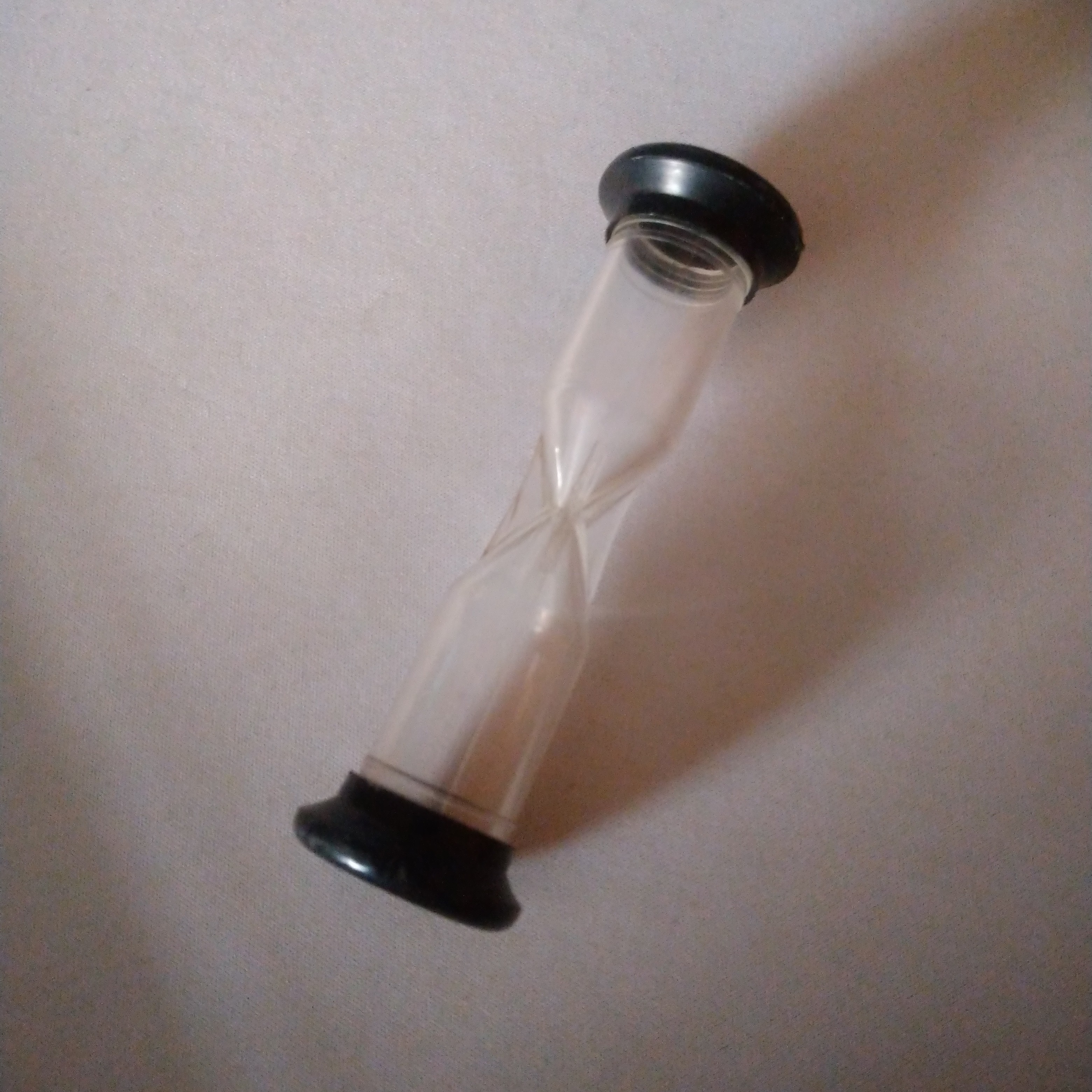 Un reloj de arena vacío, sin arena, sin reloj
